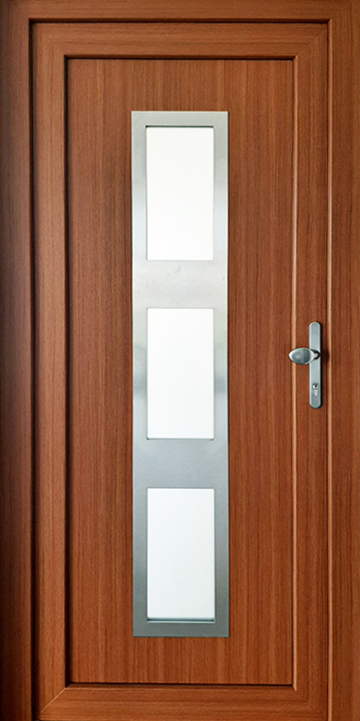 Színes ajtó díszepanelel